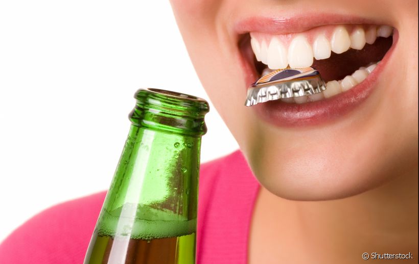 Tampa de garrafa nos dentes - Allegra Odontologia
