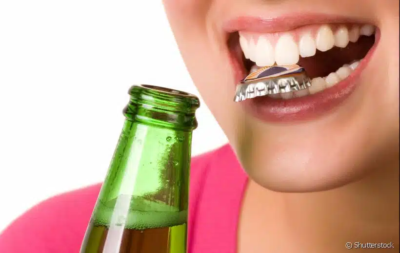 Tampa de garrafa nos dentes - Allegra Odontologia