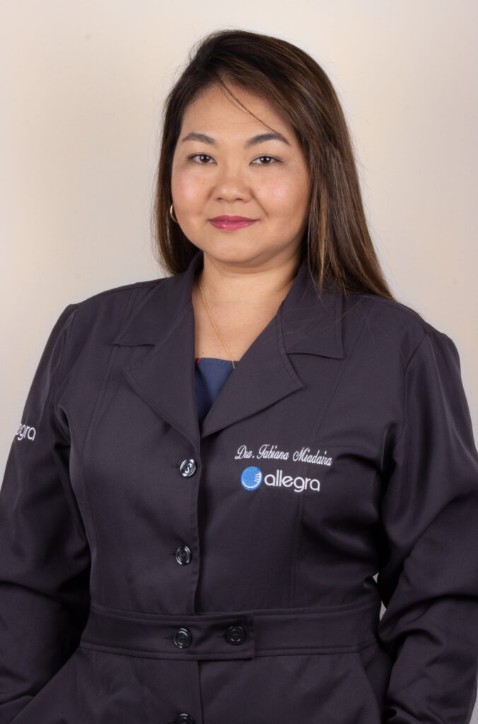 Dra. Fabiana Miadaira - Implantodontista na Allegra Odontologia