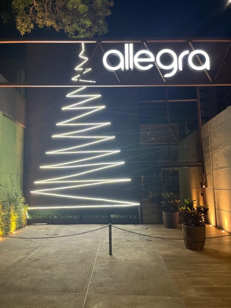 Fachada da Allegra Odontologia em Tatuapé, destacando sofisticação e excelência em atendimento odontológico.