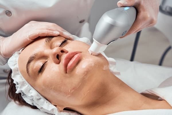 Procedimento estético de Harmonização Orofacial em Moema com tecnologia de ponta.