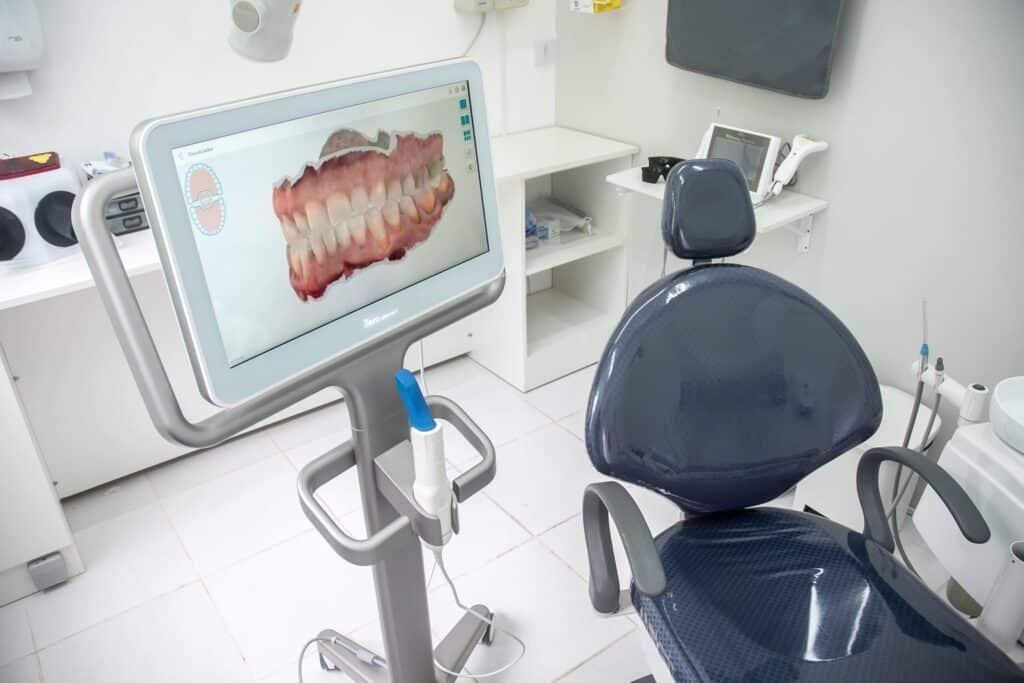Consultório moderno com tecnologia de escaneamento digital para Lente de Contato Dental em 24 Horas em SP