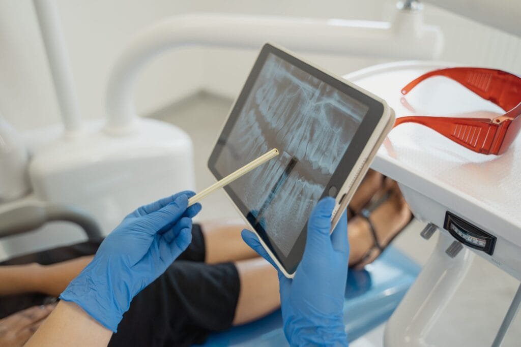 Exame odontológico infantil na Allegra Odontologia no Tatuapé, promovendo saúde bucal desde os primeiros anos.